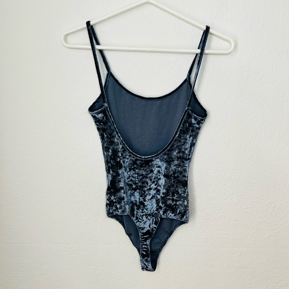 Brandy Melville NWT Reina Bodysuit Blue Velour One Size - Picture 3 of 9